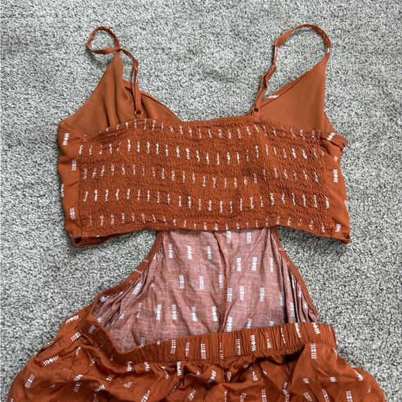 ❌SOLD❌ Burnt-Orange Open-Back Jumpsuit - Picture 7 of 8